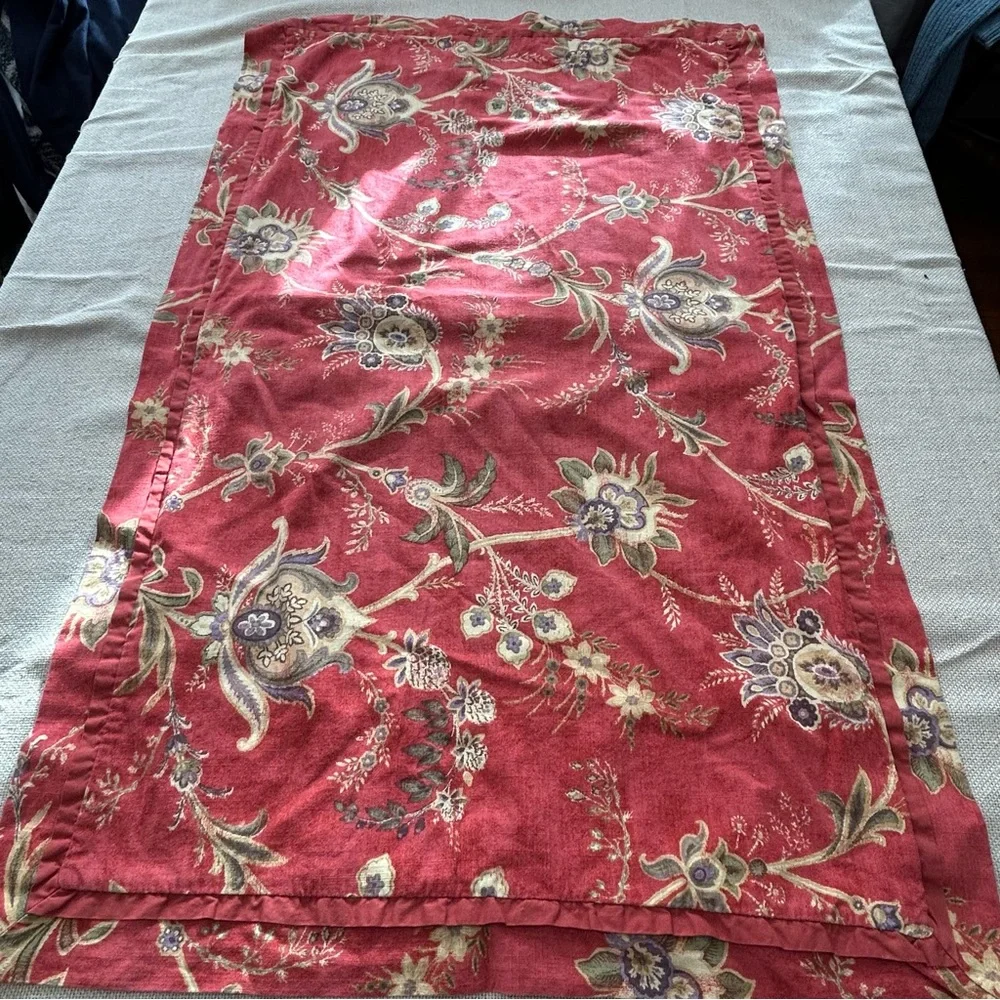 Cindy Crawford Matera Vine King Pillow Shams